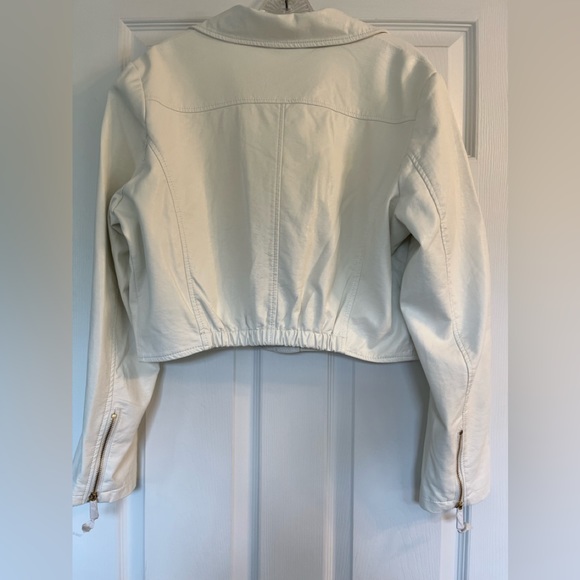 NEW vegan leather Moto jacket in vanilla. Perfect for a spring refresh! - Picture 4 of 8